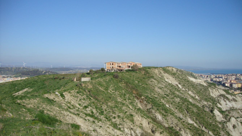 Crotone, prescritta lottizzazione abusiva con vista mozzafiato