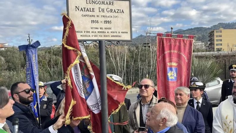 Intitolato al capitano De Grazia tratto del lungomare di Gallico