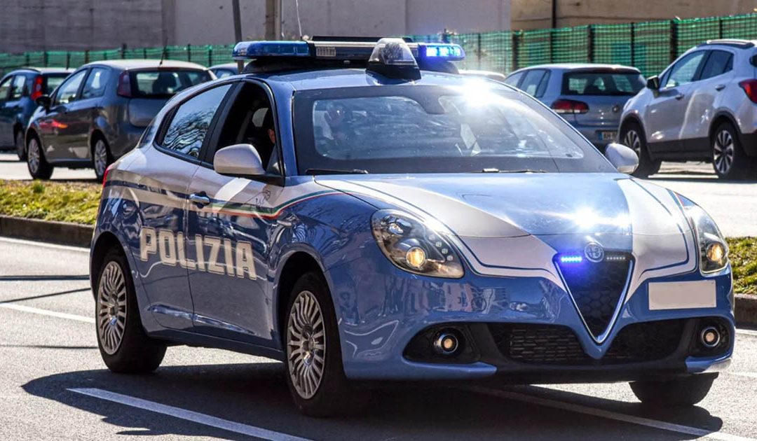 Un'auto della polizia