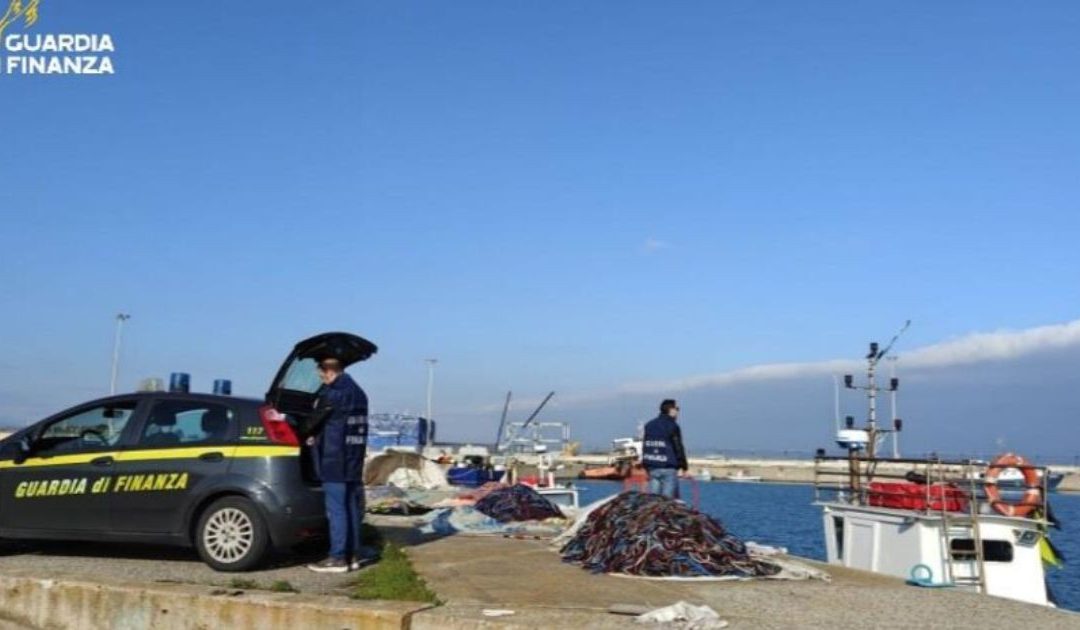 Crotone, marittimi pagati in nero, sanzioni per 30mila euro