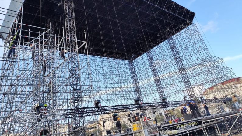 Catanzaro, al via i lavori per il palco del Capodanno Rai