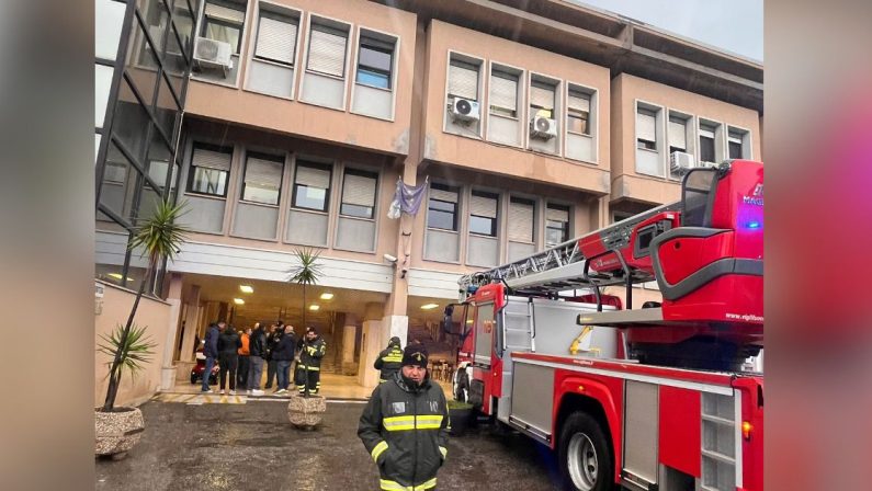 Sciopero all’ospedale di Rossano: lavoratori senza stipendi
