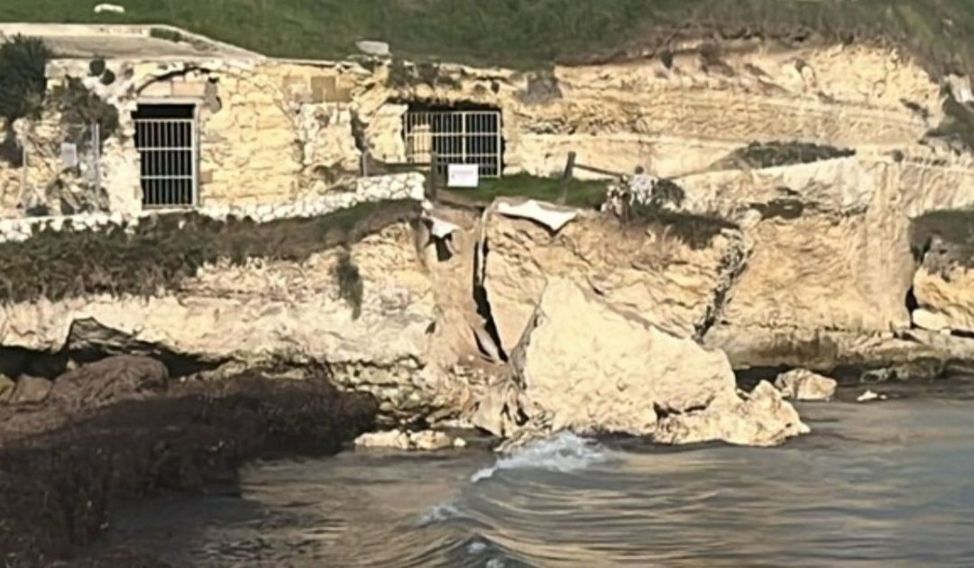 Crolla un pezzo di falesia in Salento, l’allarme del sindaco