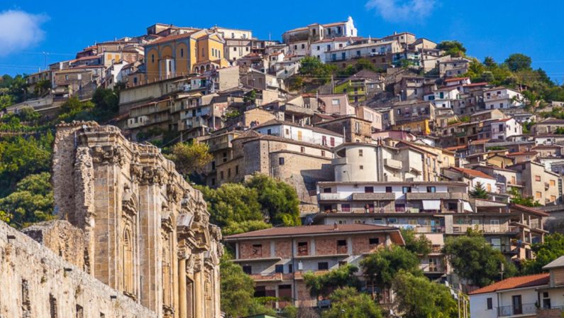 Truffa a un’azienda di Soriano Calabro: 57enne denunciato e allontanato dal paese