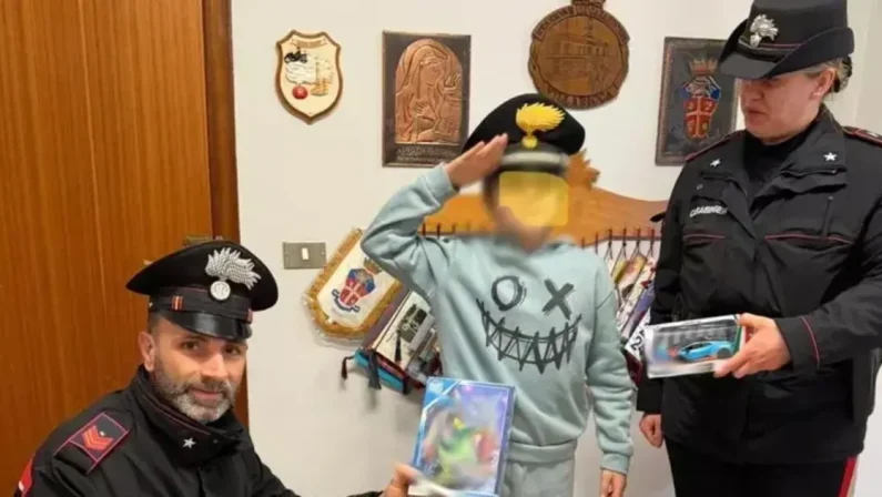 Mugnano: bimbo vende i suoi disegni per comprare il regalo alla sorellina