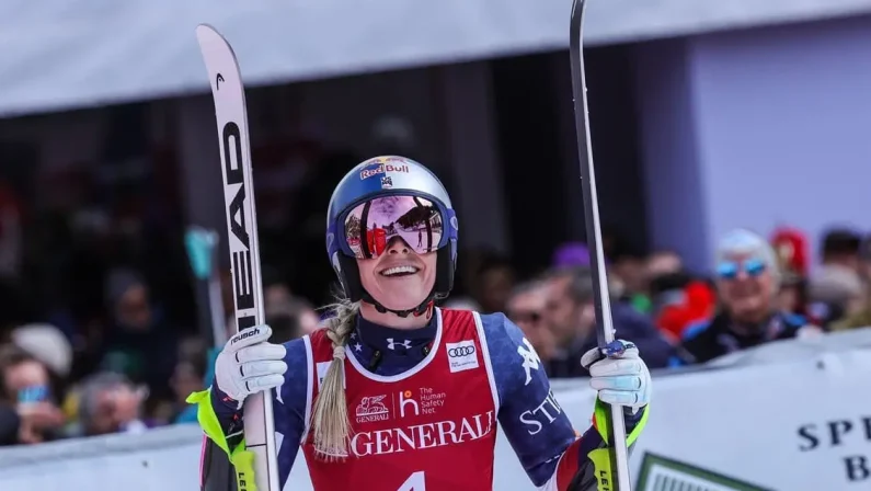 Lindsey Vonn vince la discesa di St. Moritz a 41 anni, quarto posto per Goggia
