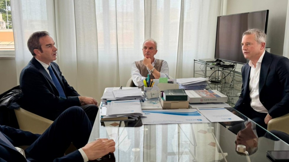 Occhiuto incontra l’amministratore delegato di Ita Eberhart: “Possibile una nuova scuola di piloti a Crotone”