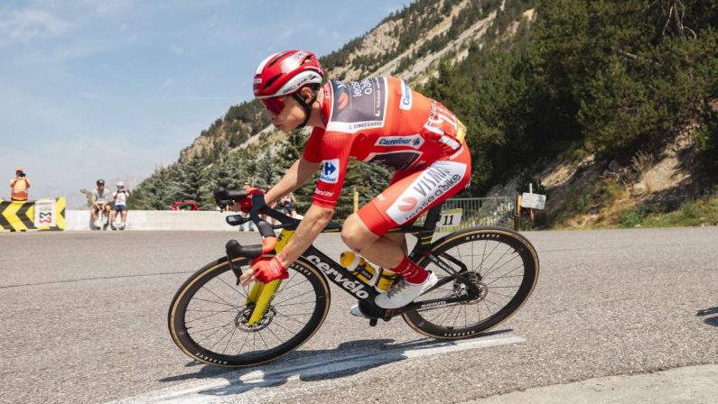 Vingegaard sarà al Giro d’Italia 2026 “Voglio aggiungere la Maglia Rosa alla mia collezione”