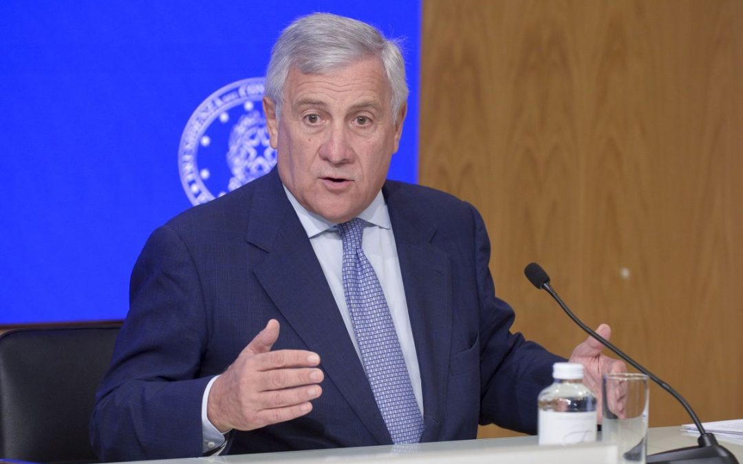Sanità, Tajani “Superare incompatibilità che riduce il numero di medici effettivamente disponibili nel SSN”