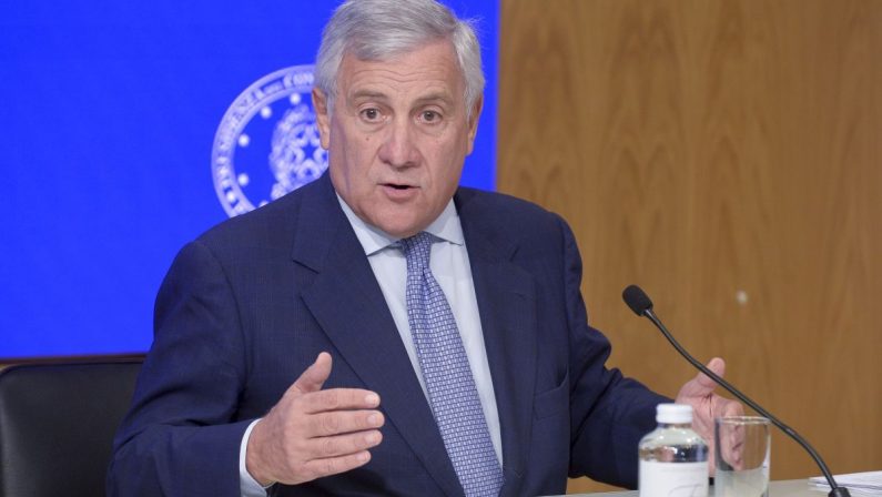 Sanità, Tajani “Superare incompatibilità che riduce il numero di medici effettivamente disponibili nel SSN”