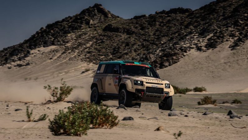 Defender si appresta al debutto al Dakar Rally