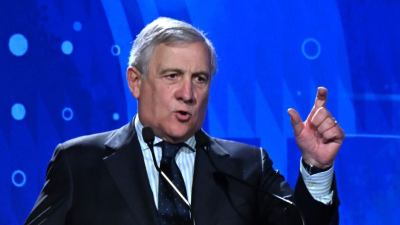 Tajani “Sei le vittime italiane a Cras Montana, torneranno con volo di stato”