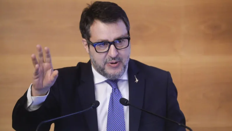 Salvini “Dl sicurezza in lavorazione, divieto lame soprattutto per giovani”