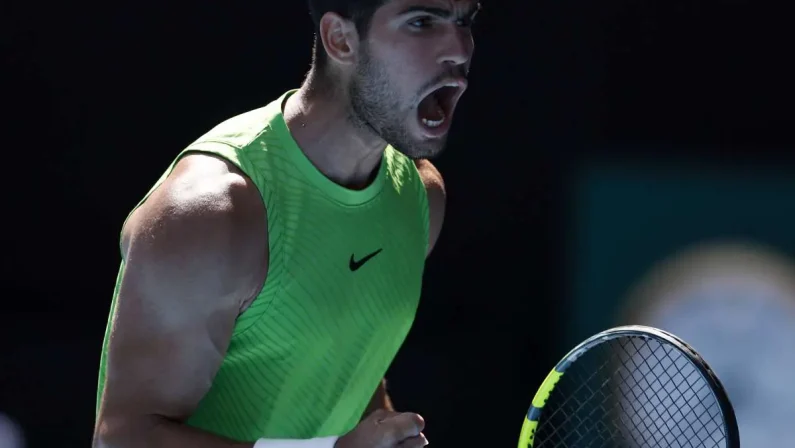 Alcaraz e Sabalenka ai quarti all’Australian Open, avanzano Zverev e Gauff