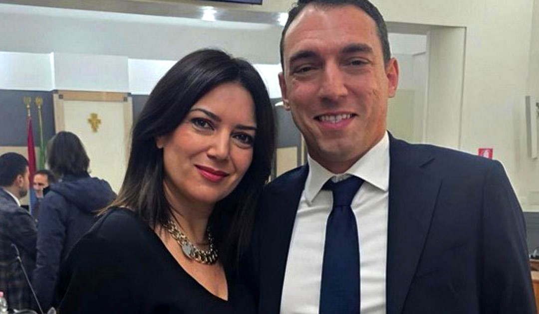 La consigliera pugliese Angolano e il suo subentrante in Consiglio comunale Stano