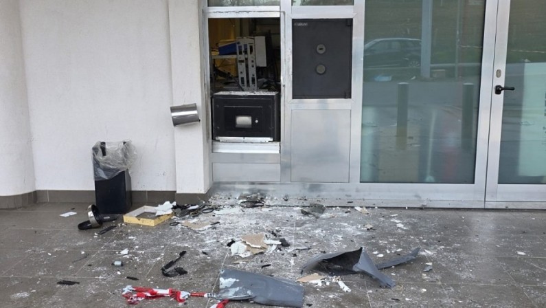 Assalto al bancomat Santo Stefano di Rogliano, fermato uno dei presunti autori
