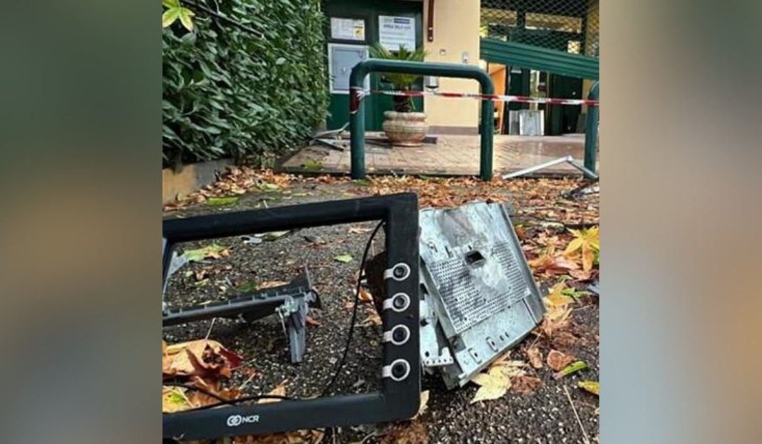 Assalto Bcc a Santo Stefano di Rogliano, torna banda bancomat