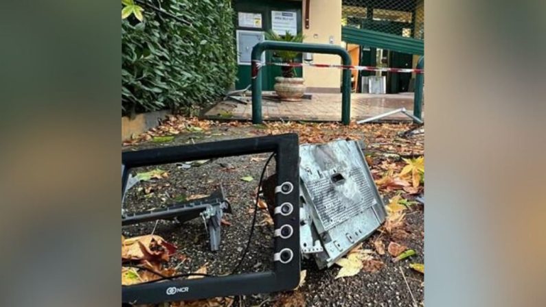 Assalto alla Bcc a Santo Stefano di Rogliano: torna la banda dei bancomat