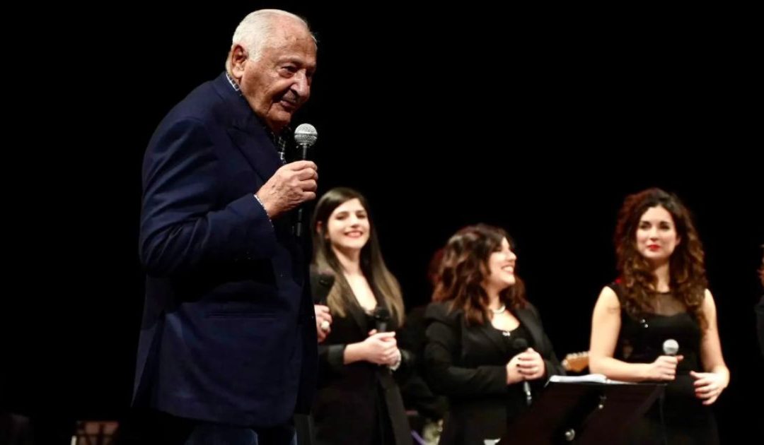 Mogol sul palco del Petruzzelli