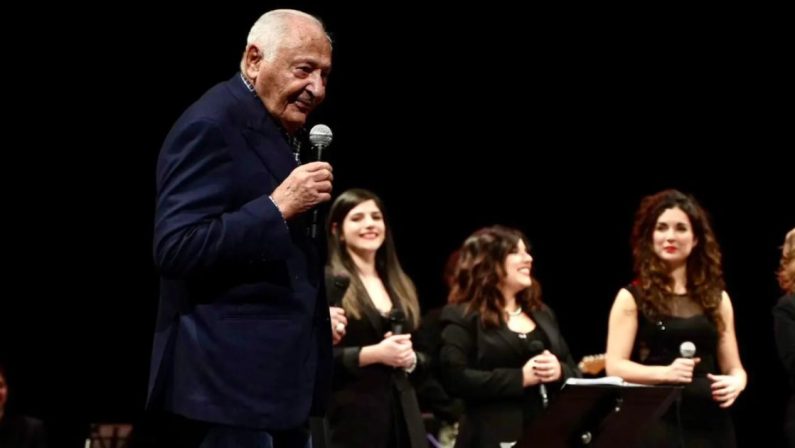 Successo al Teatro Petruzzelli di Bari per il Capodanno solidale