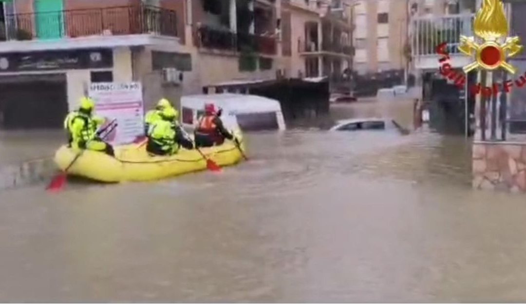 Una immagine di repertorio dai danni causati dal ciclone Harry