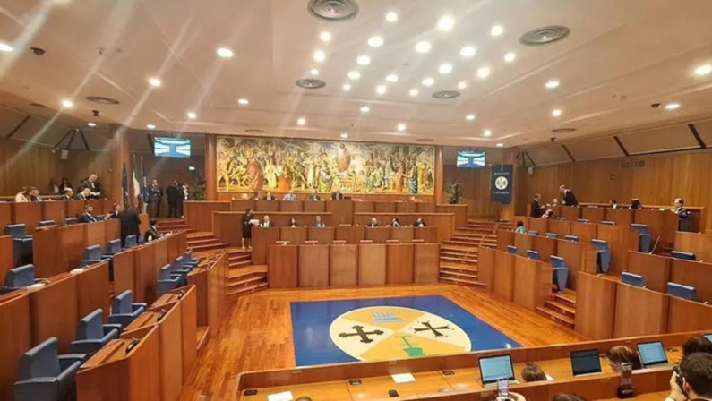 Consiglio regionale della Calabria: si al voto online no alle audizioni