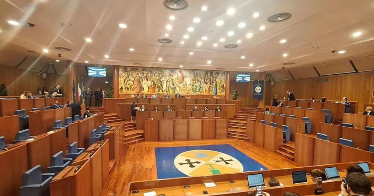 https://www.quotidianodelsud.it/wp-content/uploads/2026/01/consiglio-regionale-calabria.jpg