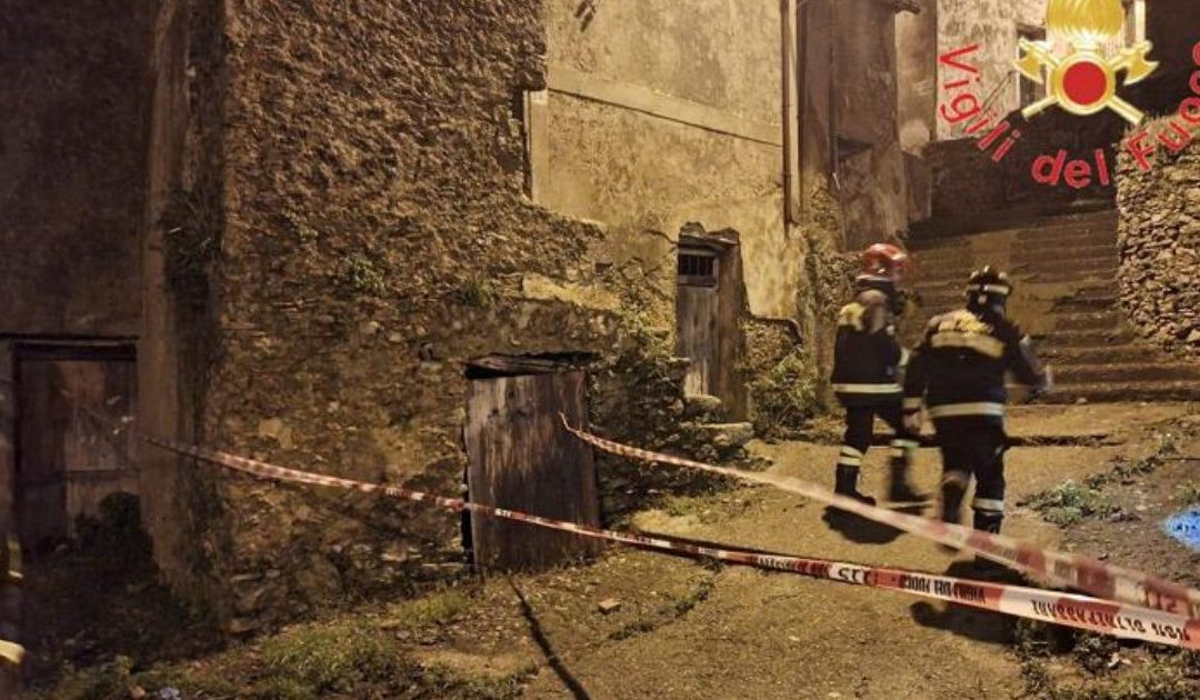 Girifalco, crolla il tetto di un edificio abbandonato