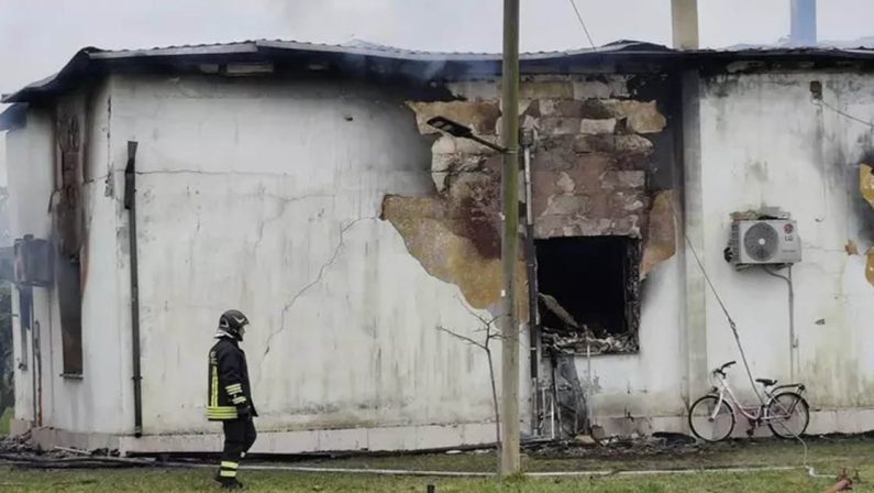 Brindisi, solaio crolla dopo un incendio: anziano trovato morto
