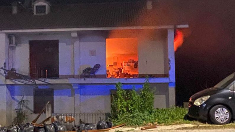 Esplosione bombola del gas a Bisignano, una donna in gravi condizioni
