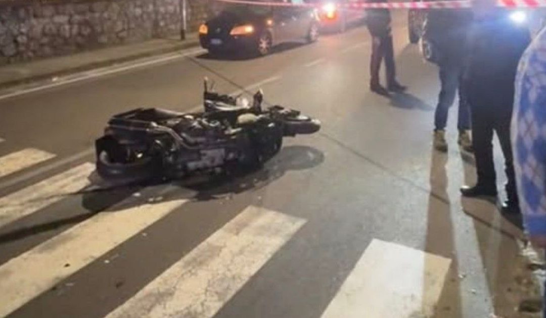 Mileto, grave incidente in centro città tra auto e moto