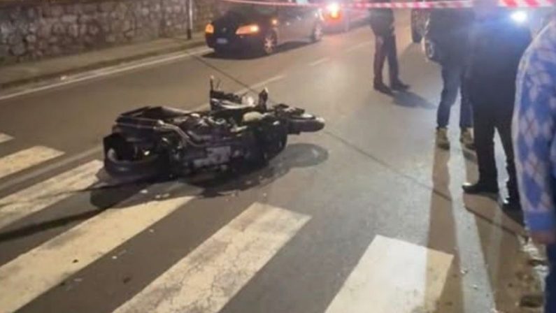 Grave incidente a Mileto, moto e auto si scontrano nel centro cittadino