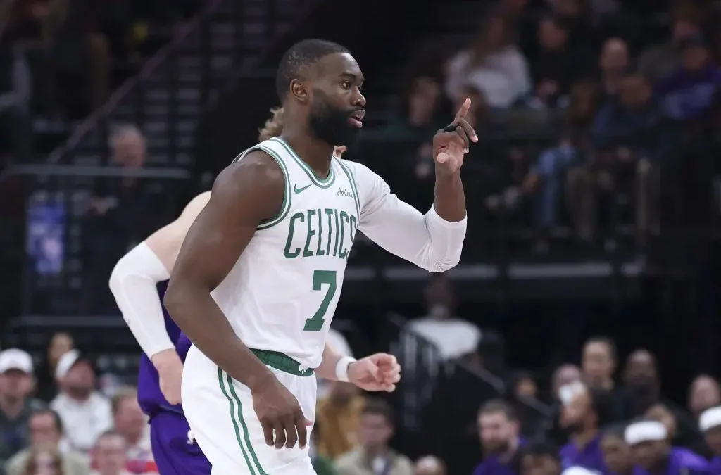 Nba, Brown ne fa 50 e Boston ferma i Clippers