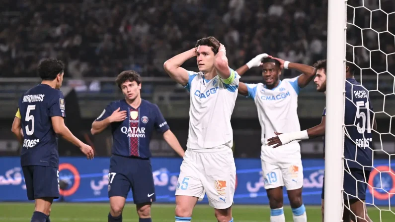 Il Psg vince la Supercoppa di Francia ai rigori, il Marsiglia di De Zerbi beffato al 95′