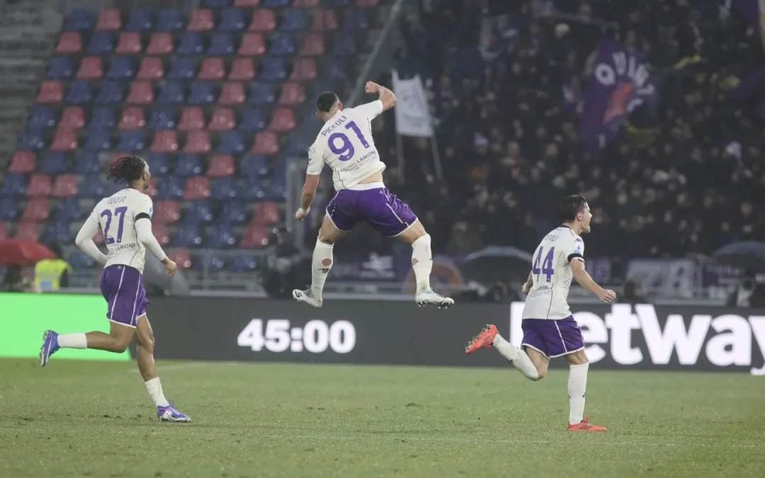 La Fiorentina sbanca Bologna 2-1 nel ricordo di Commisso