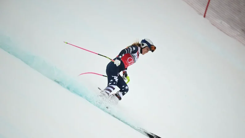 Cancellata la discesa di Crans-Montana: cadono tre atlete tra cui Lindsey Vonn, ansia in ottica Olimpiadi