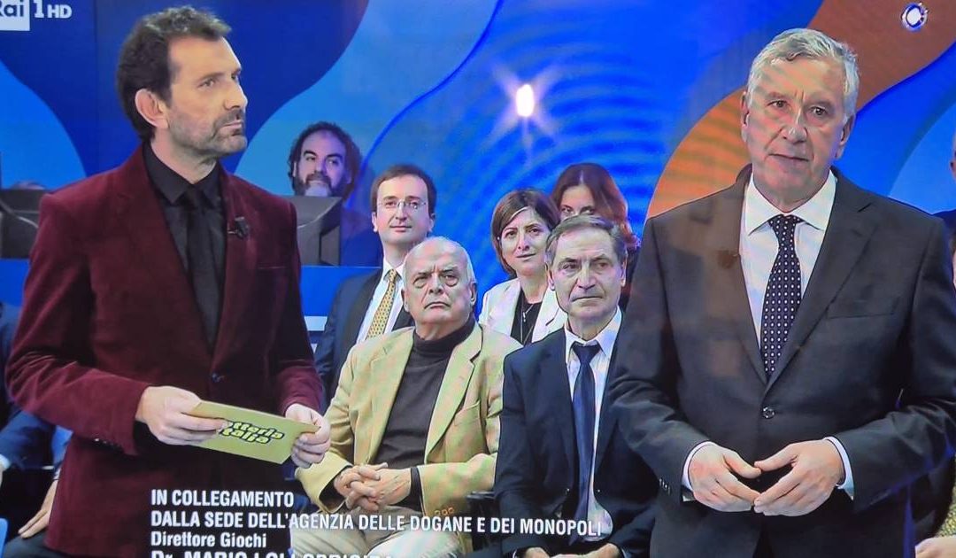 Mario Lollobrigida annuncia il biglietto vincente del premio speciale da 300 mila euro