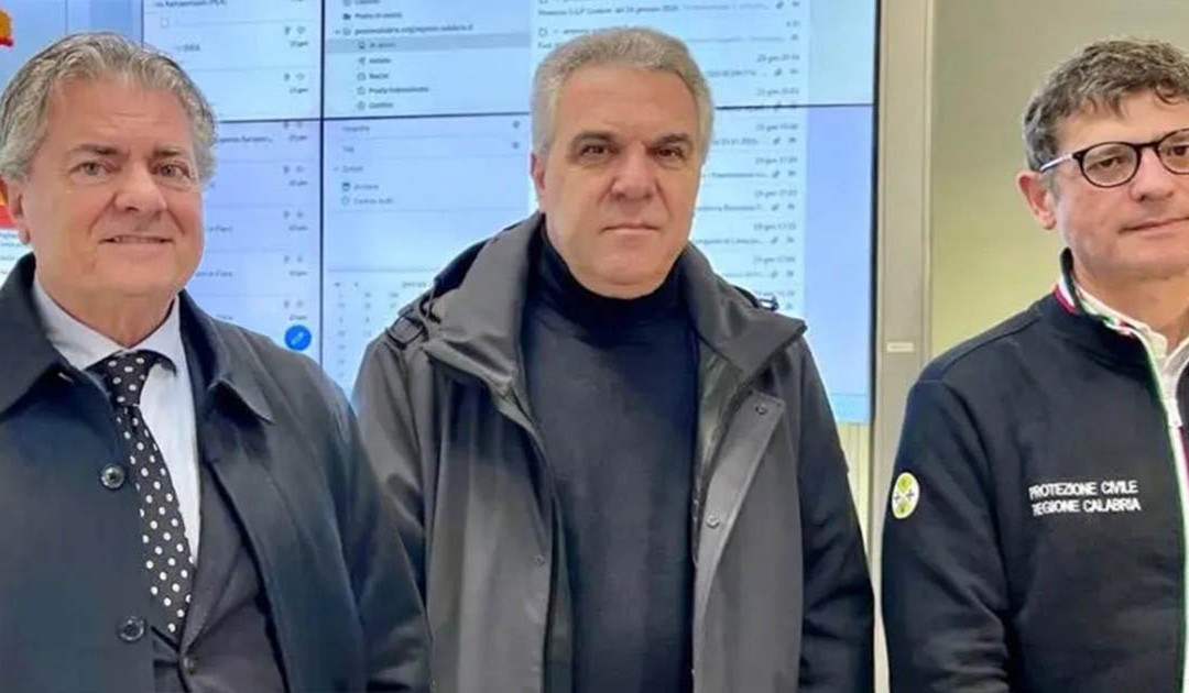 Luigi Sbarra in visita al centro operativo della Protezione Civile