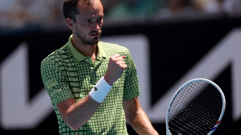 Australian Open, Arnaldi subito fuori contro Rublev. Avanti Medvedev e De Minaur, si ritira Auger-Aliassime