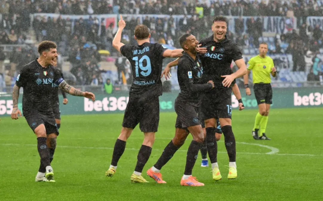 Serie A, il Napoli inizia il 2026 con un’altra vittoria esterna, 2-0 all’Olimpico contro la Lazio