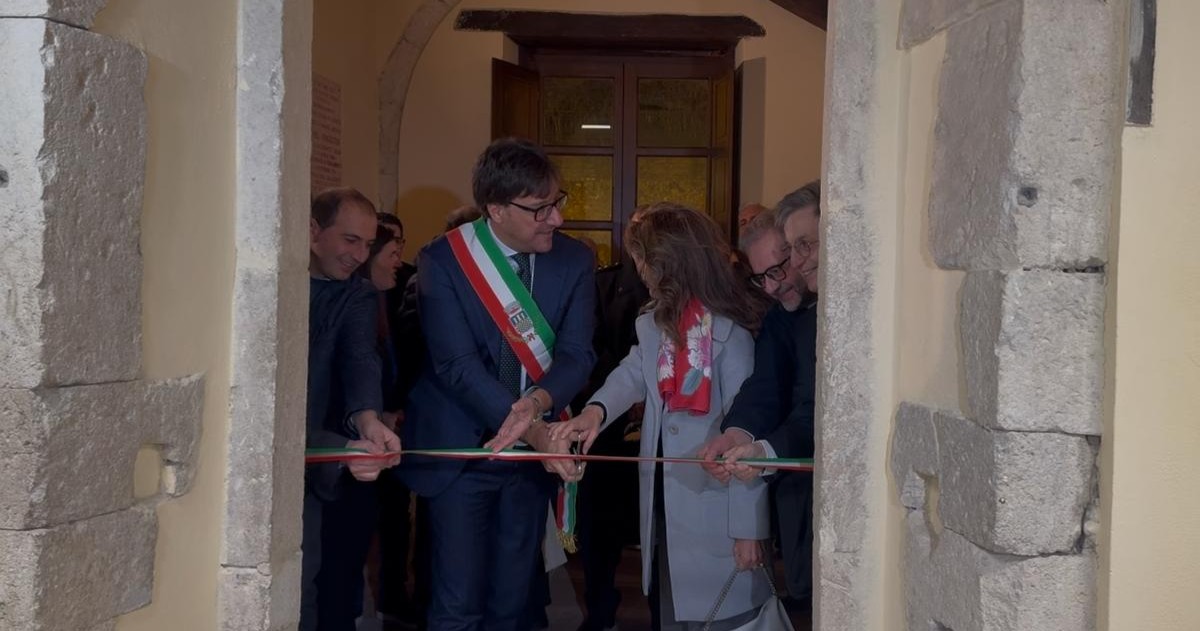 https://www.quotidianodelsud.it/wp-content/uploads/2026/01/palazzo-sersale-inaugurazione.jpeg