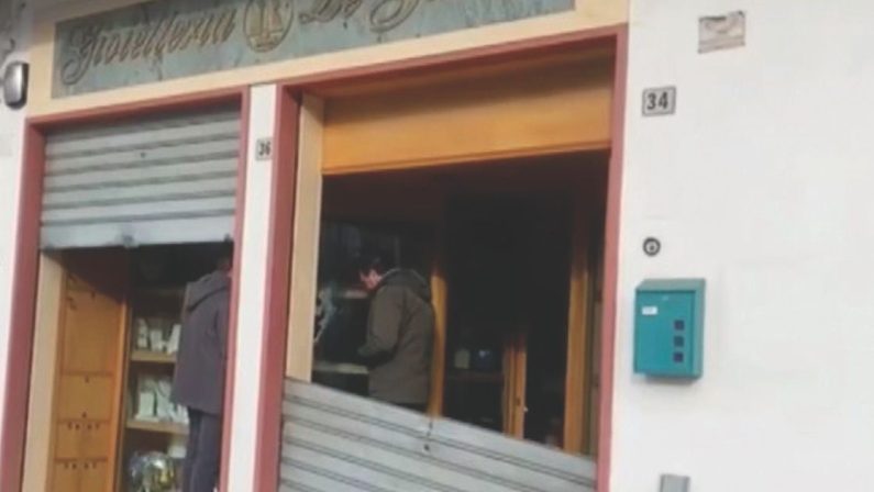 Policoro, rapina in gioielleria, fuga in Porsche