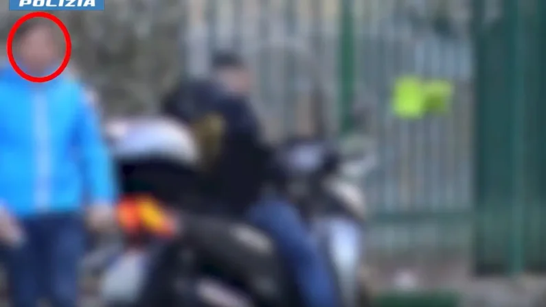 Blitz della Polizia contro il traffico di droga a Napoli, 28 arresti a Scampia