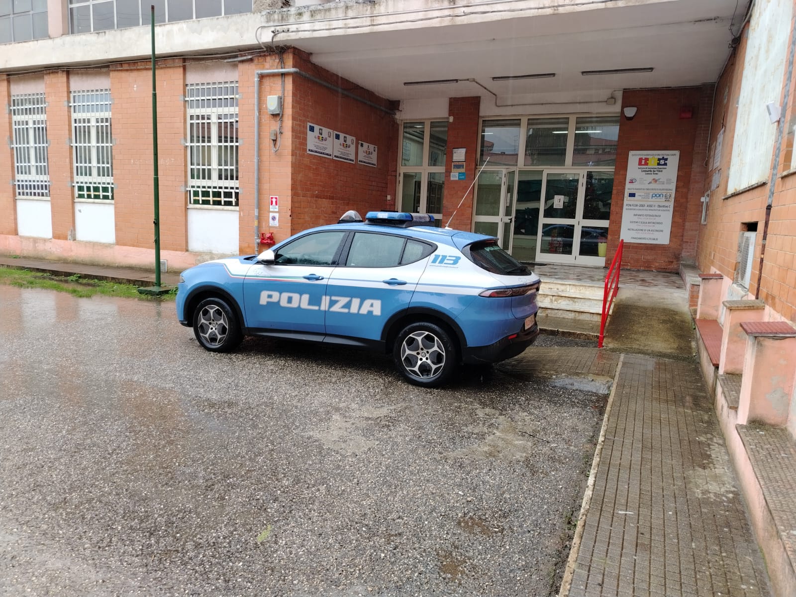 https://www.quotidianodelsud.it/wp-content/uploads/2026/01/polizia-a-polo-tecnologico-lamezia.jpeg