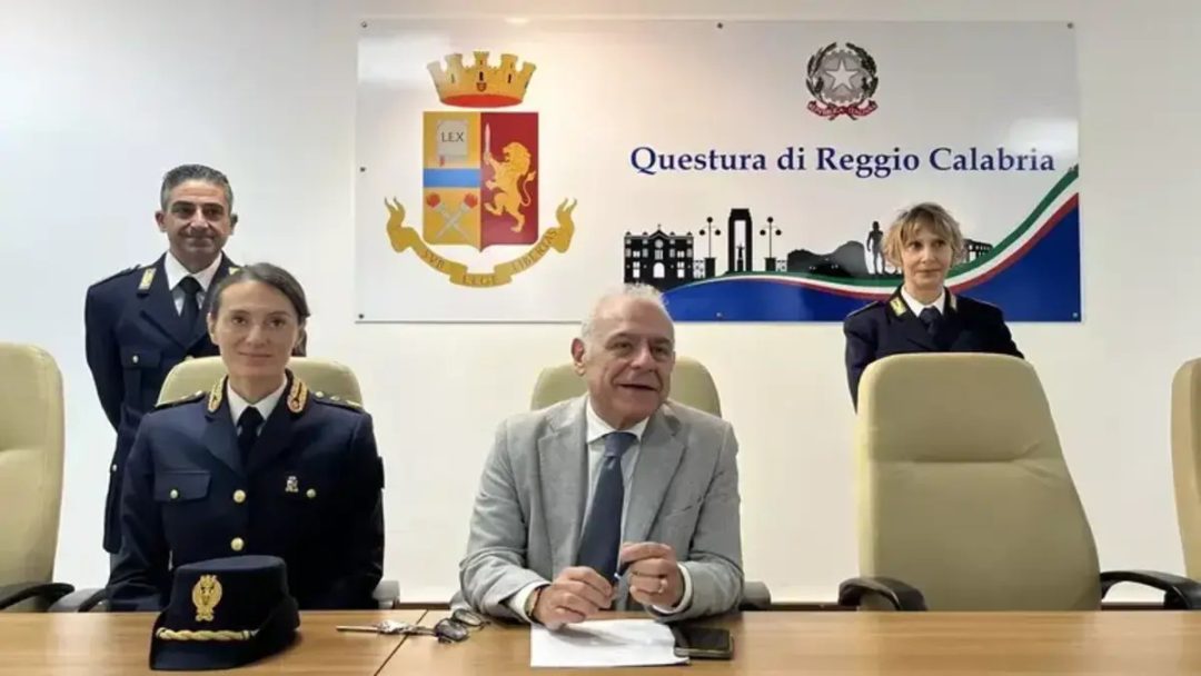 Reggio Calabria, il Questore La Rosa ai saluti: «Cittadini, denunciate»