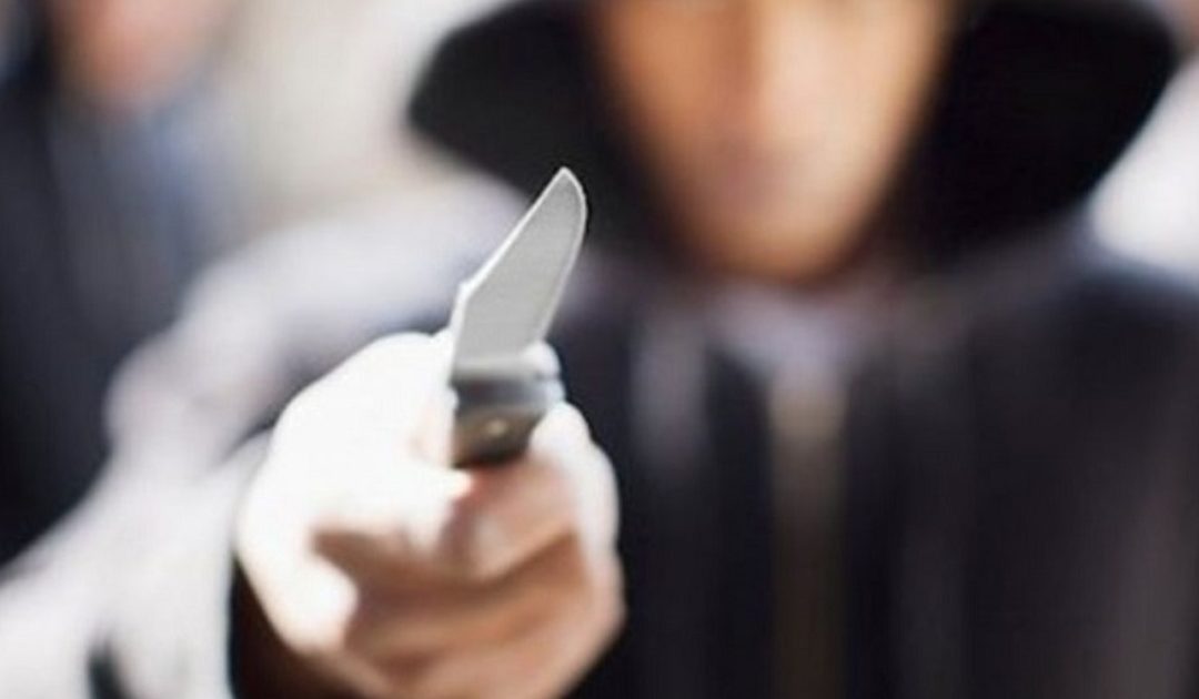 Aggressione a Napoli: 16enne accoltellato alla schiena al Vomero