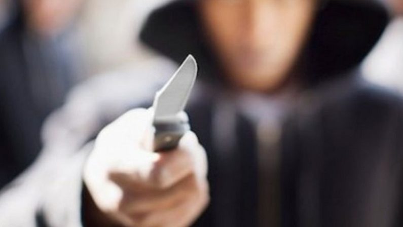 Napoli, rissa al McDonald’s di Fuorigrotta: minorenne tenta di accoltellare un coetaneo