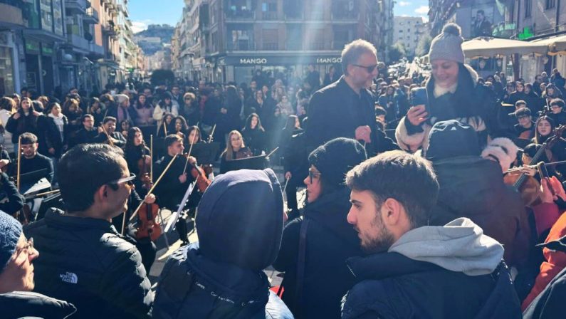 A Cosenza “Tutti cantano Sanremo” – VIDEO
