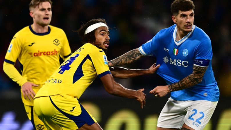 Napoli di rimonta, ma non basta: il Verona strappa il 2-2 al Maradona