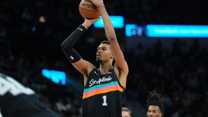 Spurs corsari a Boston nella notte Nba, Miami ko con Indiana